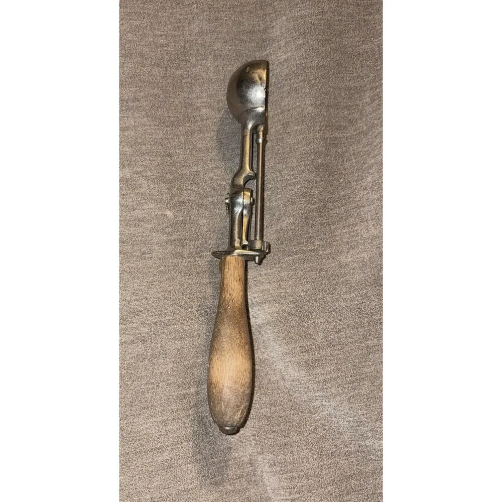 Vintage Silver Gilchrist NO 31 Wooden Handle Ice Cream Scoop Size 24